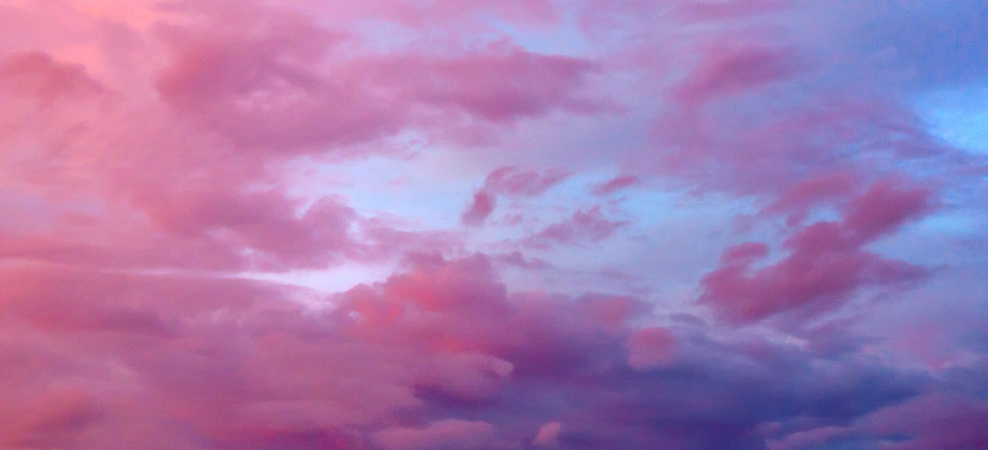 Живые обои розовые облака